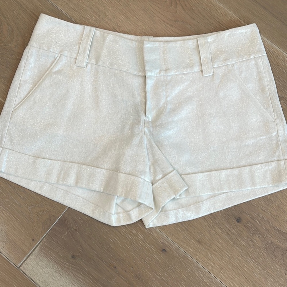 EUC. Alice & Olivia Shimmer Shorts. Size 8.